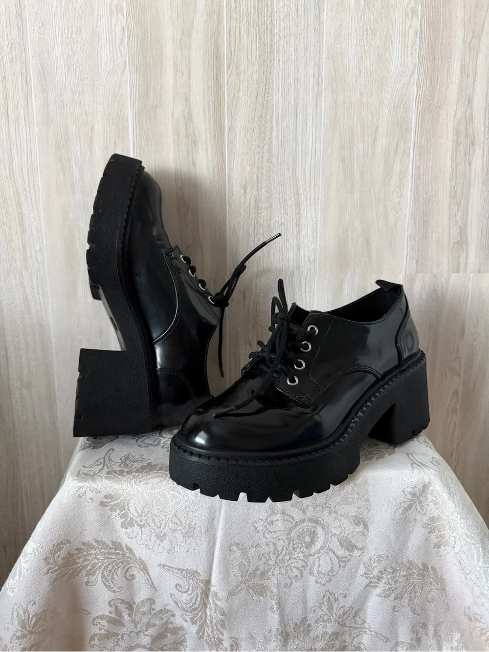 Madden Girl Black Patent Lace-Up Platform boots